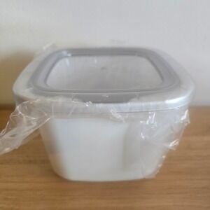 Pampered Chef Cool & Serve Square 1-qt White Square  100090